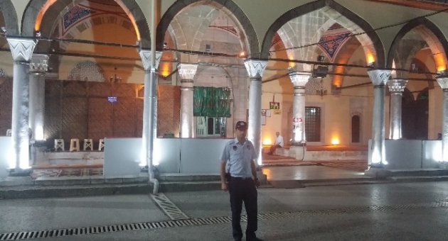 Zabıta’dan Cami Önlerinde Önlem