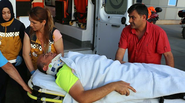 Zonguldak'ta sürücü polise çarptı otomobil üzerinde sürükledi